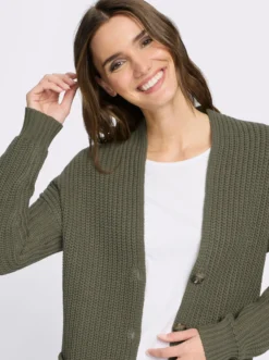 Longstrickjacke mit Knöpfen in Horn-Optik