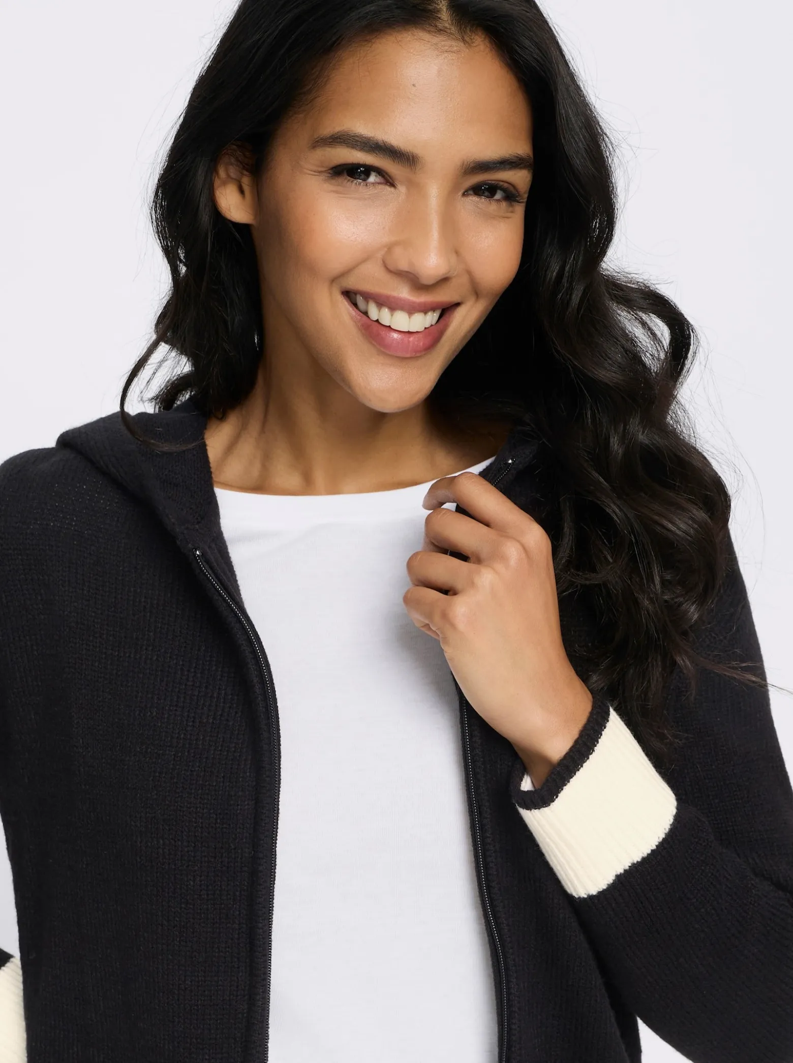 Longstrickjacke mit Kontrasten