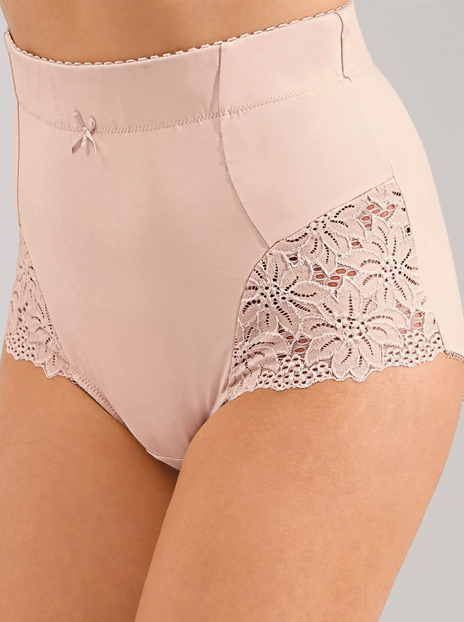 Miederhose in extra hohem Schnitt