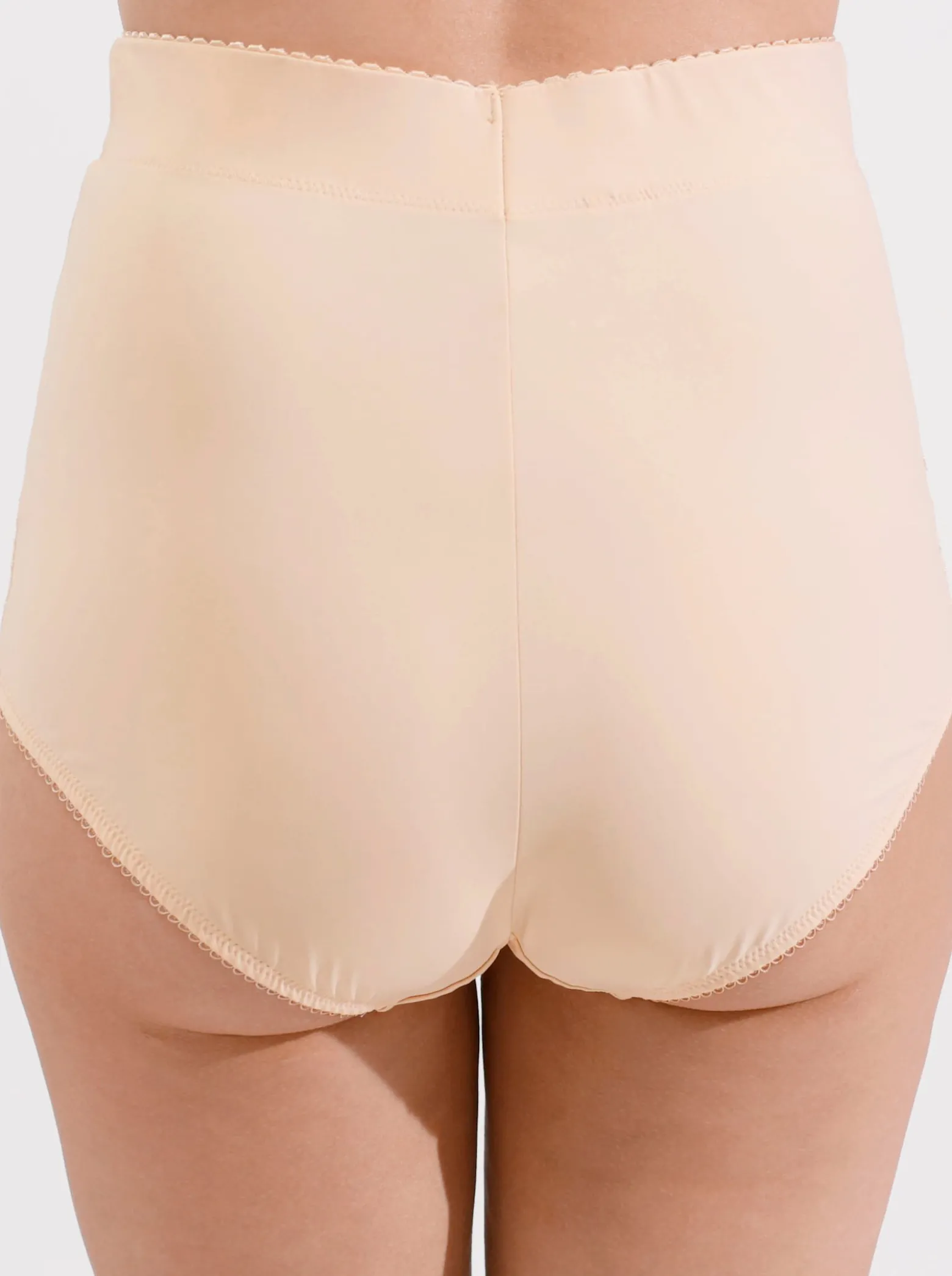 Miederhose in extra hohem Schnitt
