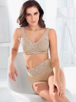 Miederslip mit Spitzeneinsatz vorne