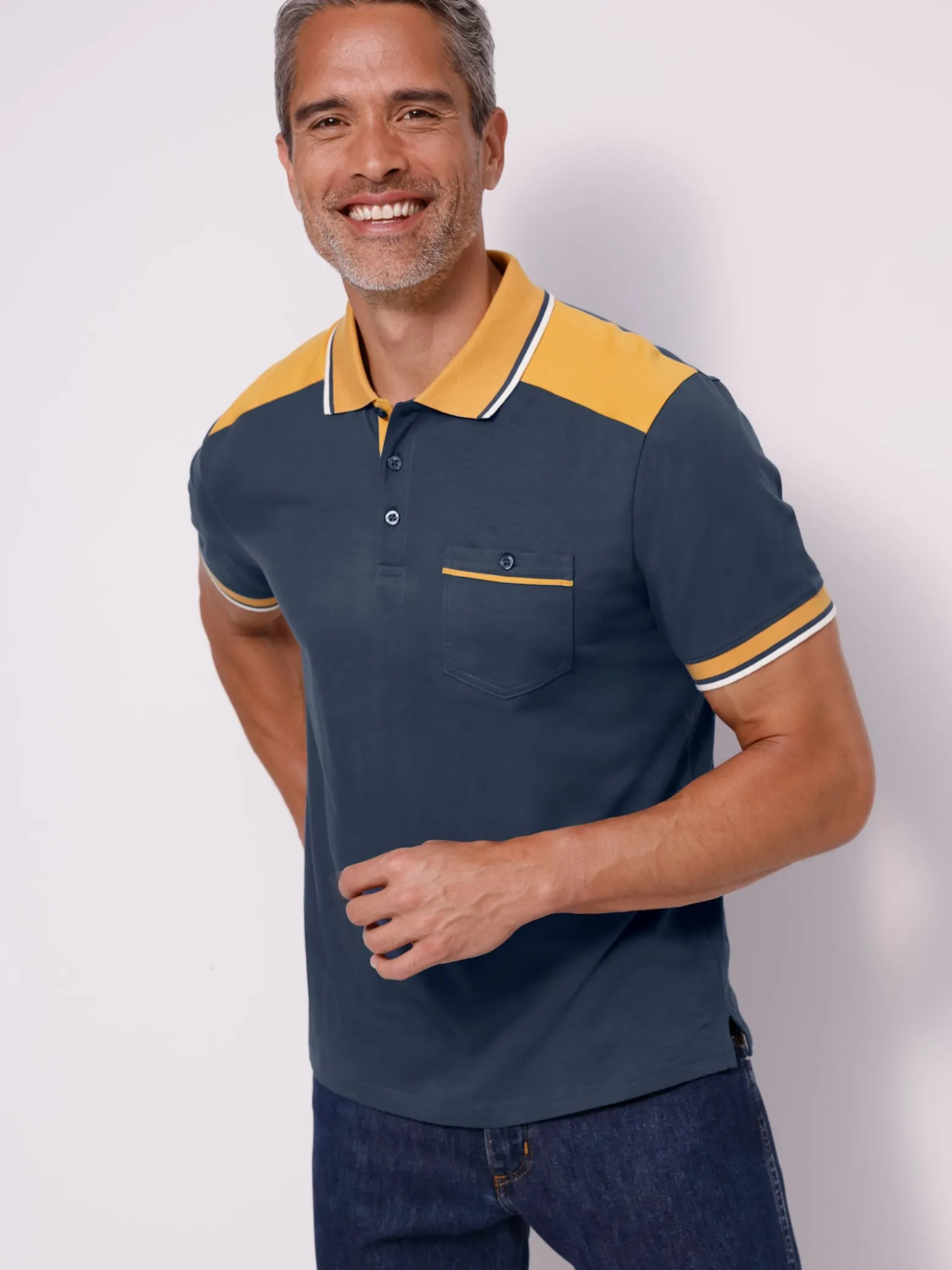 Poloshirt mit knöpfbarer Brusttasche