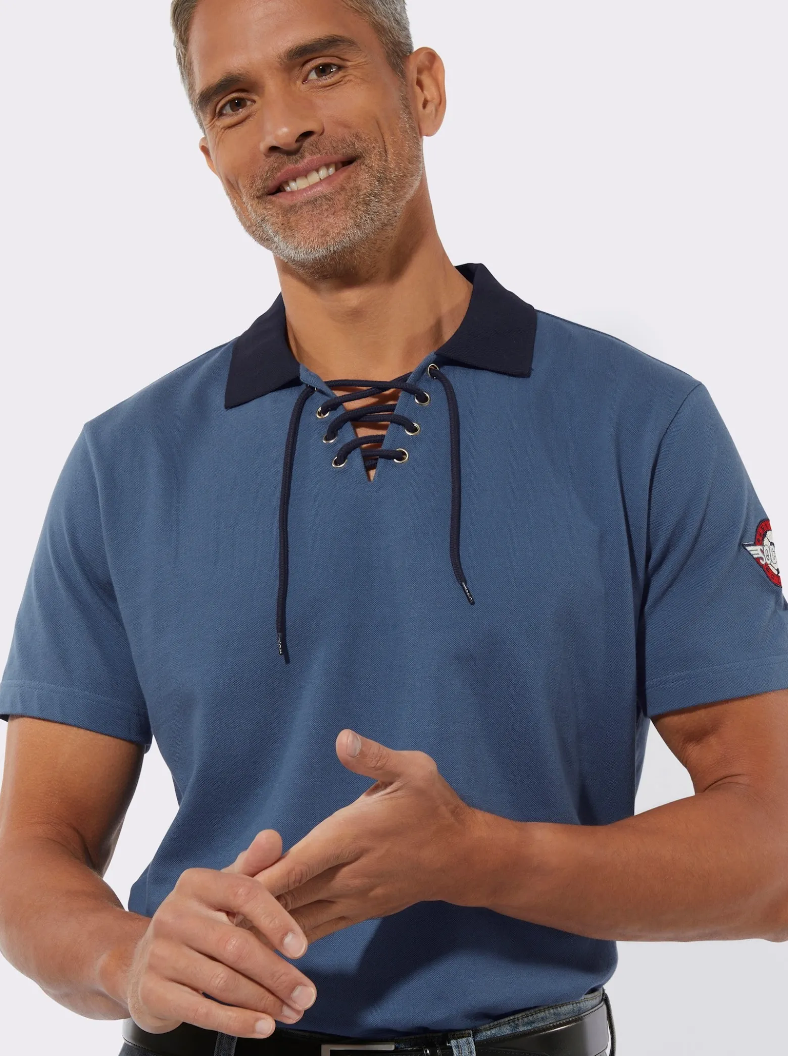 Poloshirt mit Schnürung am Ausschnitt