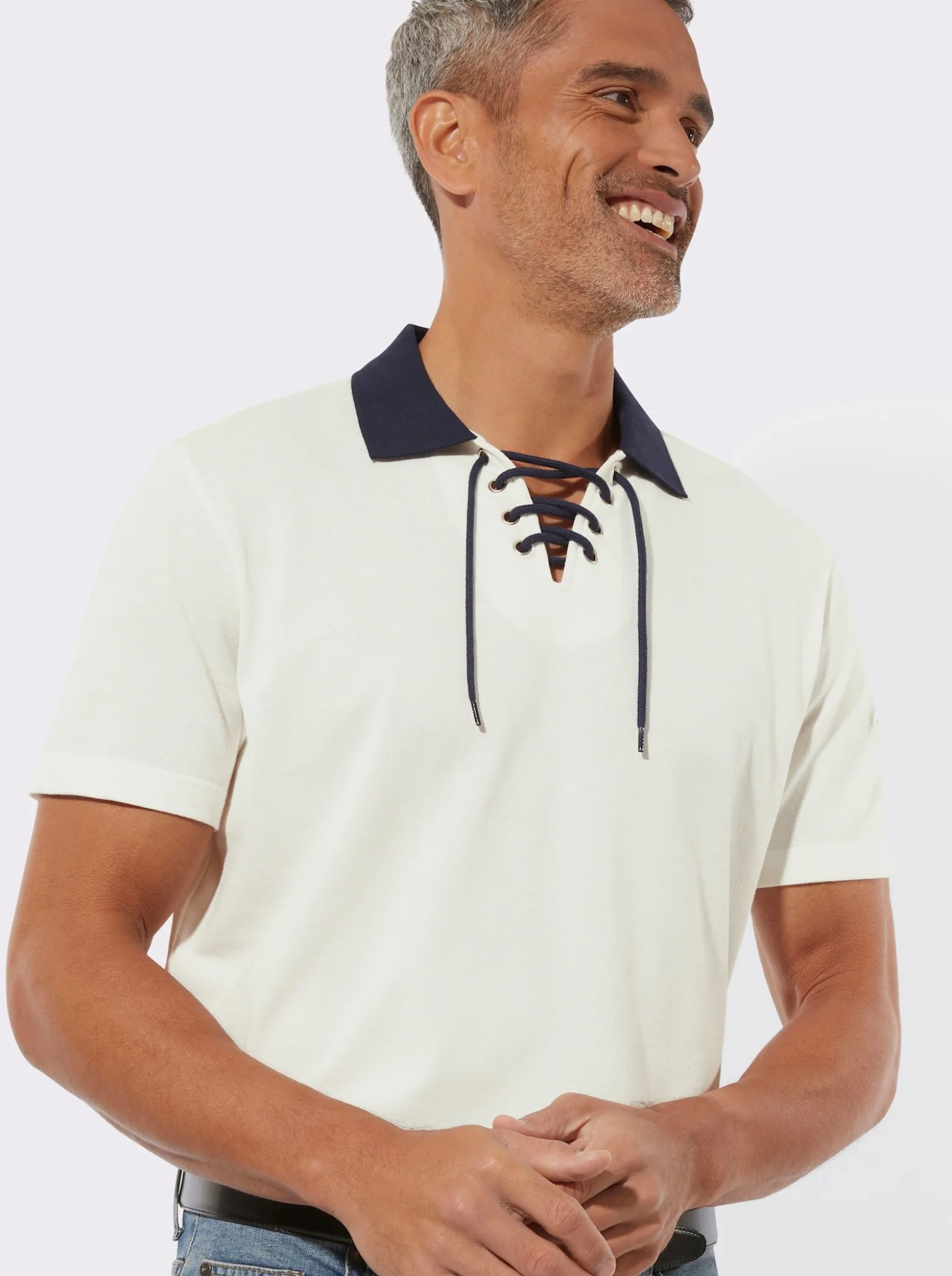 Poloshirt mit Schnürung am Ausschnitt