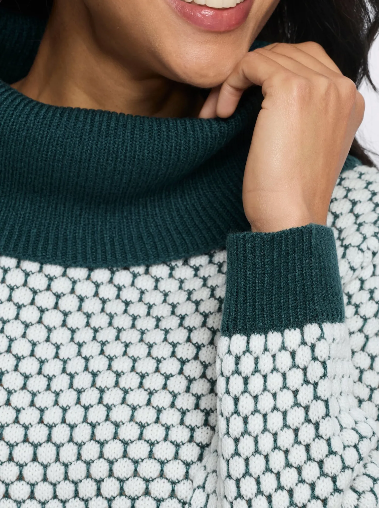 Rollkragenpullover mit Strukturmuster