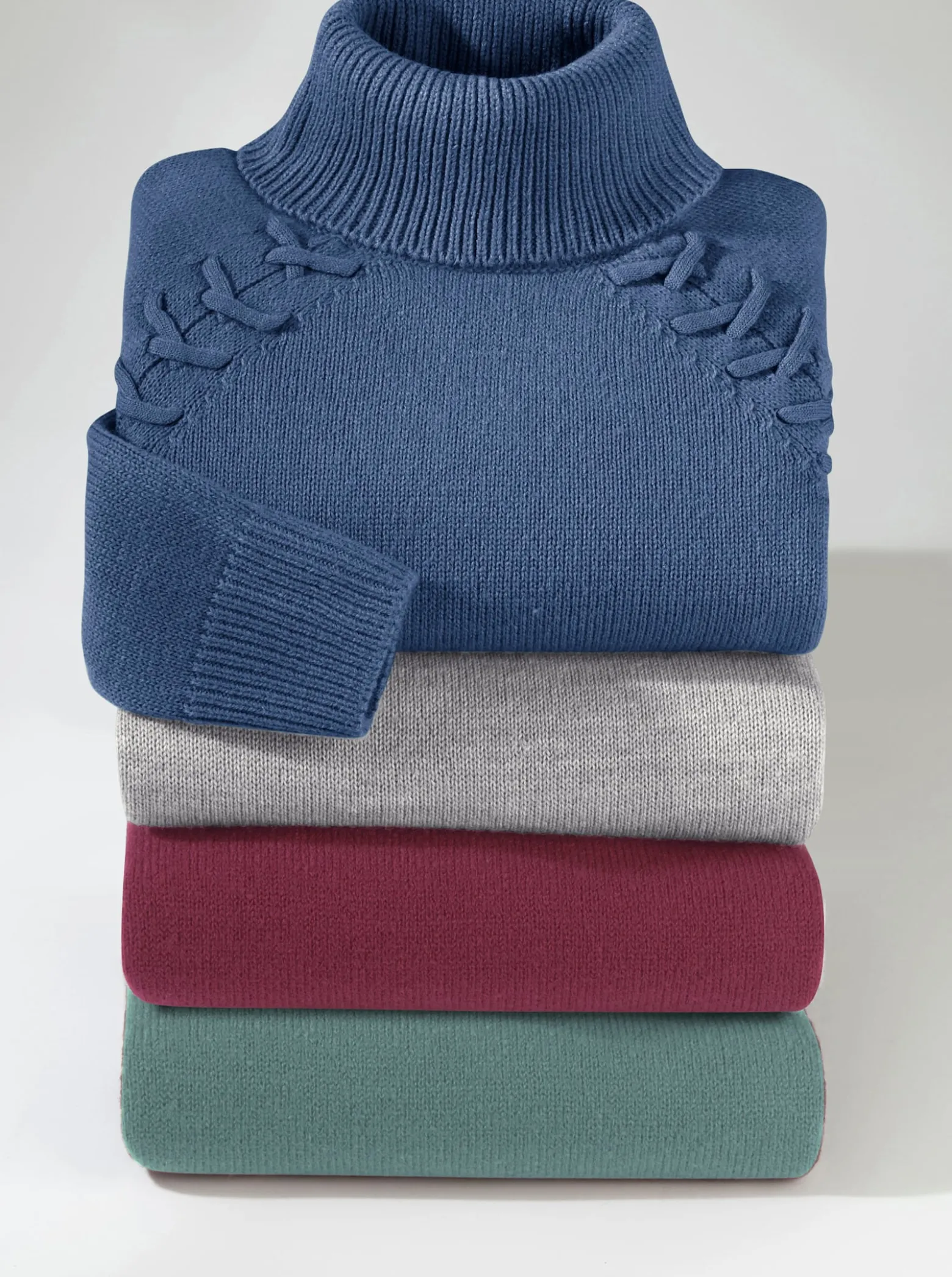 Rollkragenpullover mit Zierband-Detail