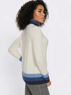 Rollkragenpullover mit Zopfmuster vorne