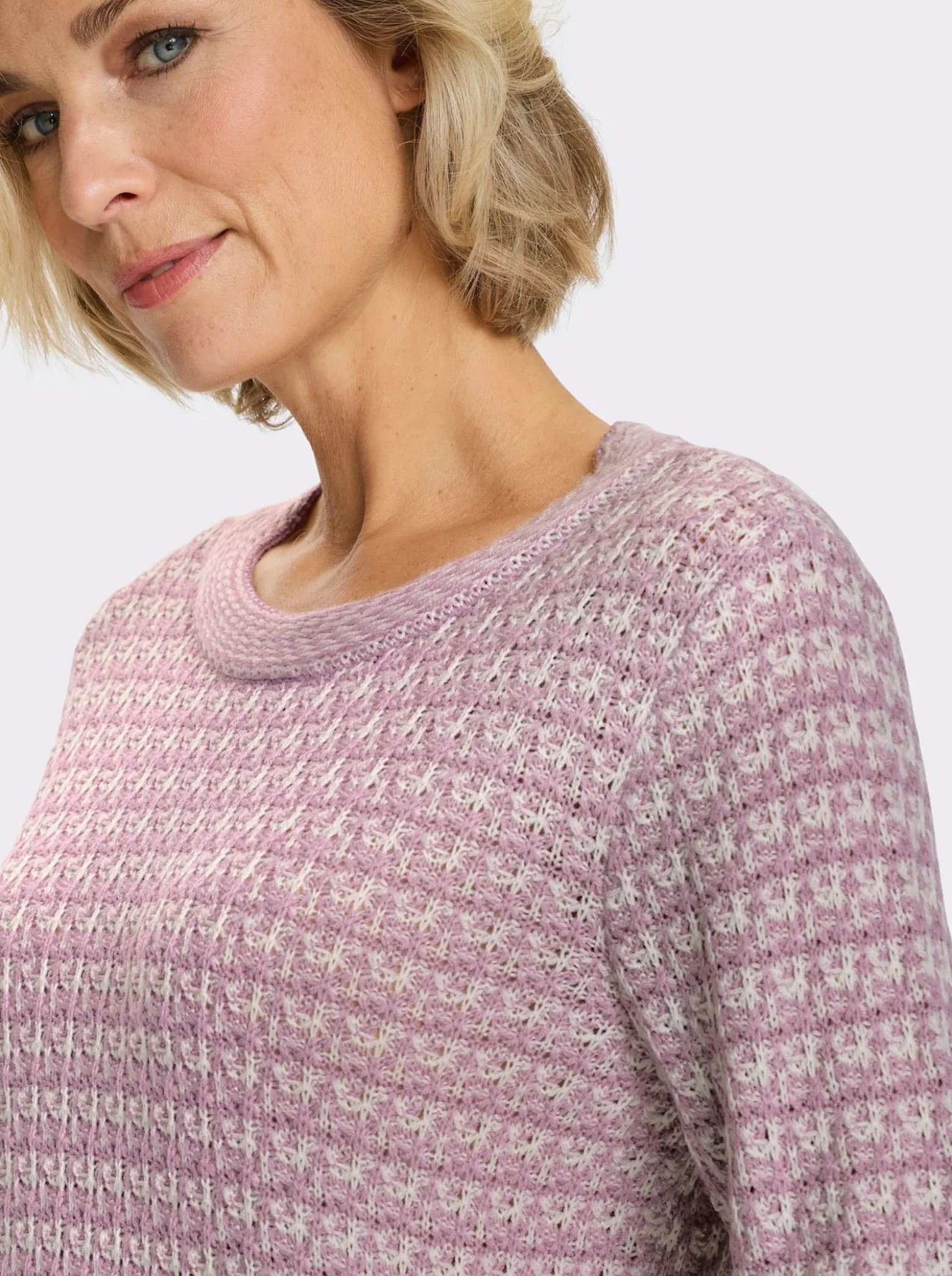 Rundhalspullover mit aufgesetzten Taschen