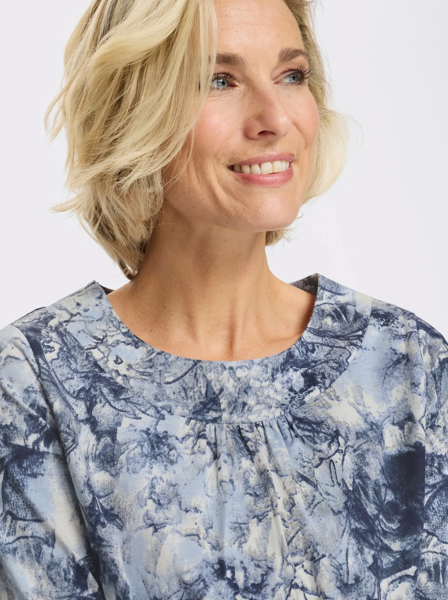 Rundhalsshirt mit Allover-Druck, Baumwolle