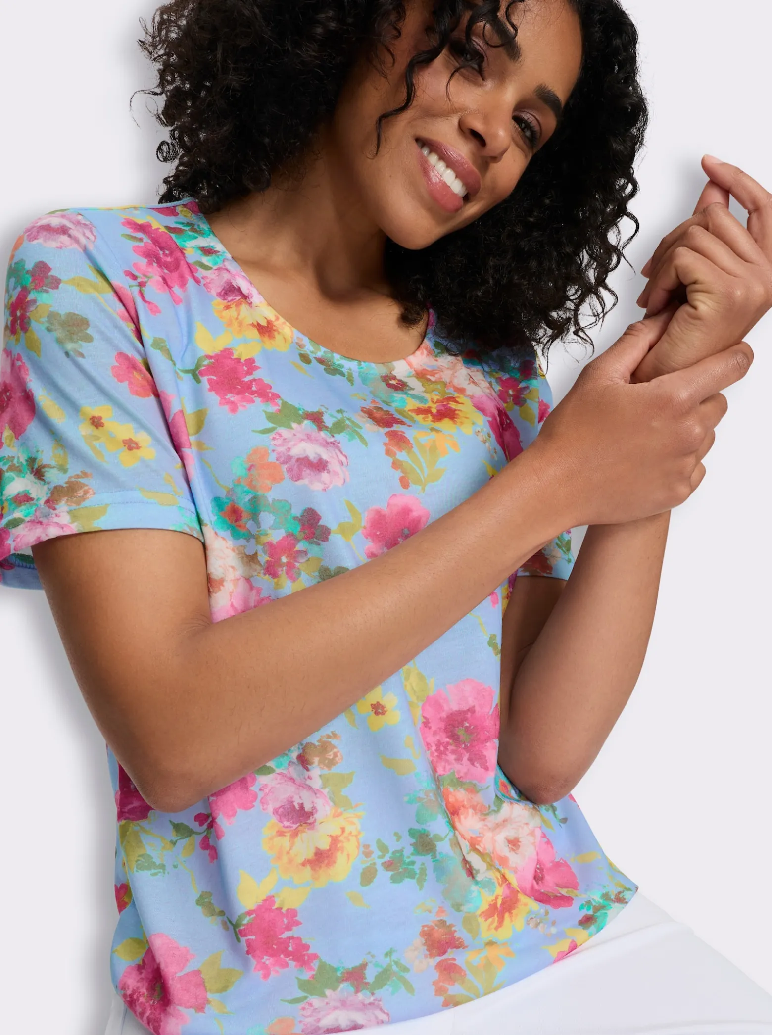 Rundhalsshirt mit Blümchen-Druck allover