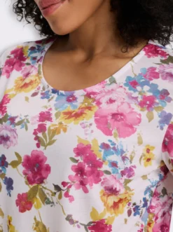 Rundhalsshirt mit Blümchen-Druck allover