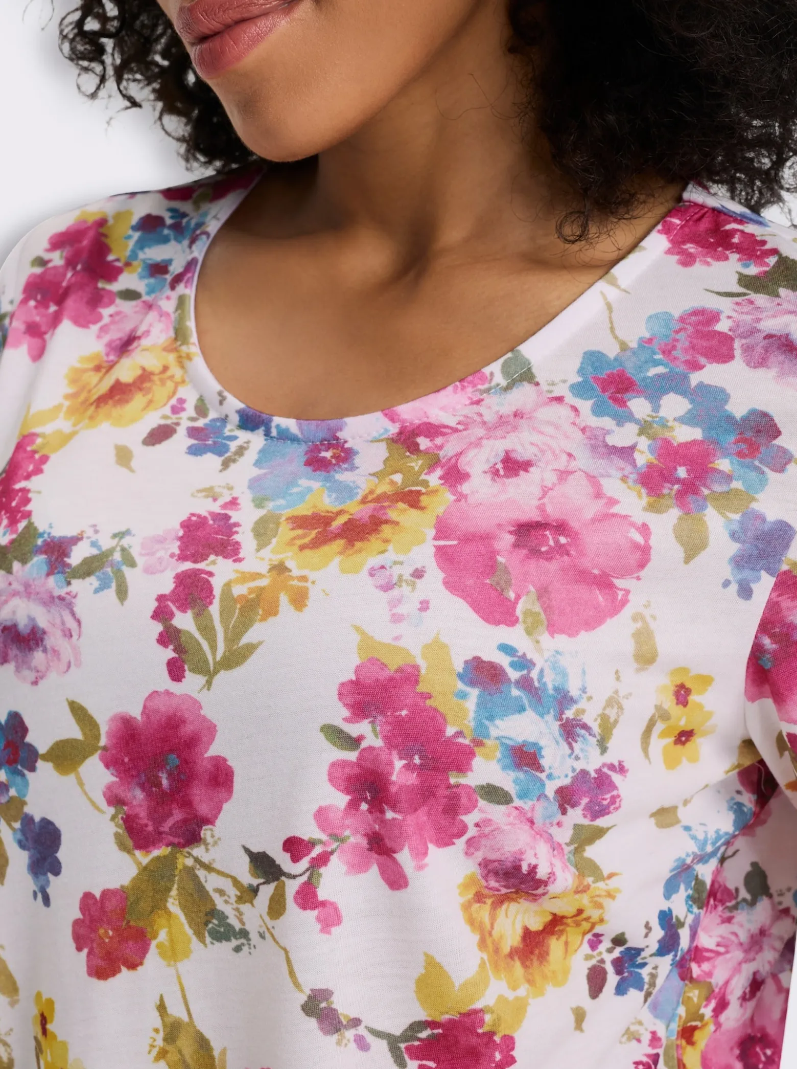 Rundhalsshirt mit Blümchen-Druck allover