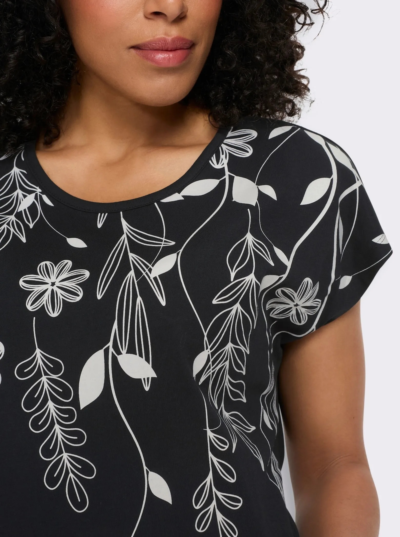Rundhalsshirt mit Blüten-Druck