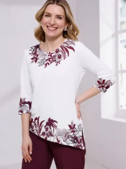 Rundhalsshirt mit extra langem Seitenschlitz