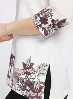 Rundhalsshirt mit extra langem Seitenschlitz