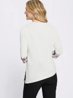 Rundhalsshirt mit extra langem Seitenschlitz