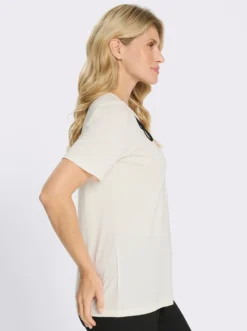 Rundhalsshirt mit Kontrast-Paspel am Ausschnitt