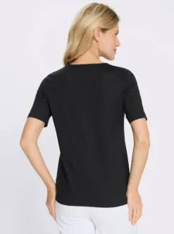 Rundhalsshirt mit Kontrast-Paspel am Ausschnitt