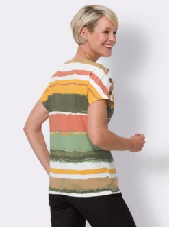 Rundhalsshirt mit Zierknöpfen