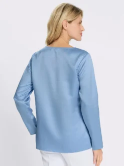 Satinbluse mit Schlitz am Ausschnitt