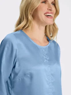 Satinbluse mit Schlitz am Ausschnitt