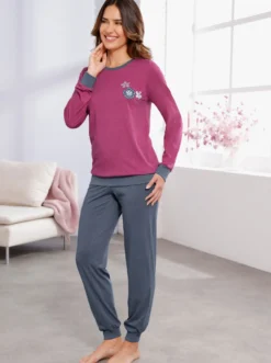 Schlafanzug mit kleinem Blüten-Druck