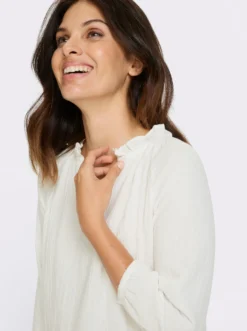 Schlupf-Bluse mit Rüschen am Ausschnitt