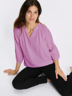 Schlupf-Bluse mit Rüschen am Ausschnitt