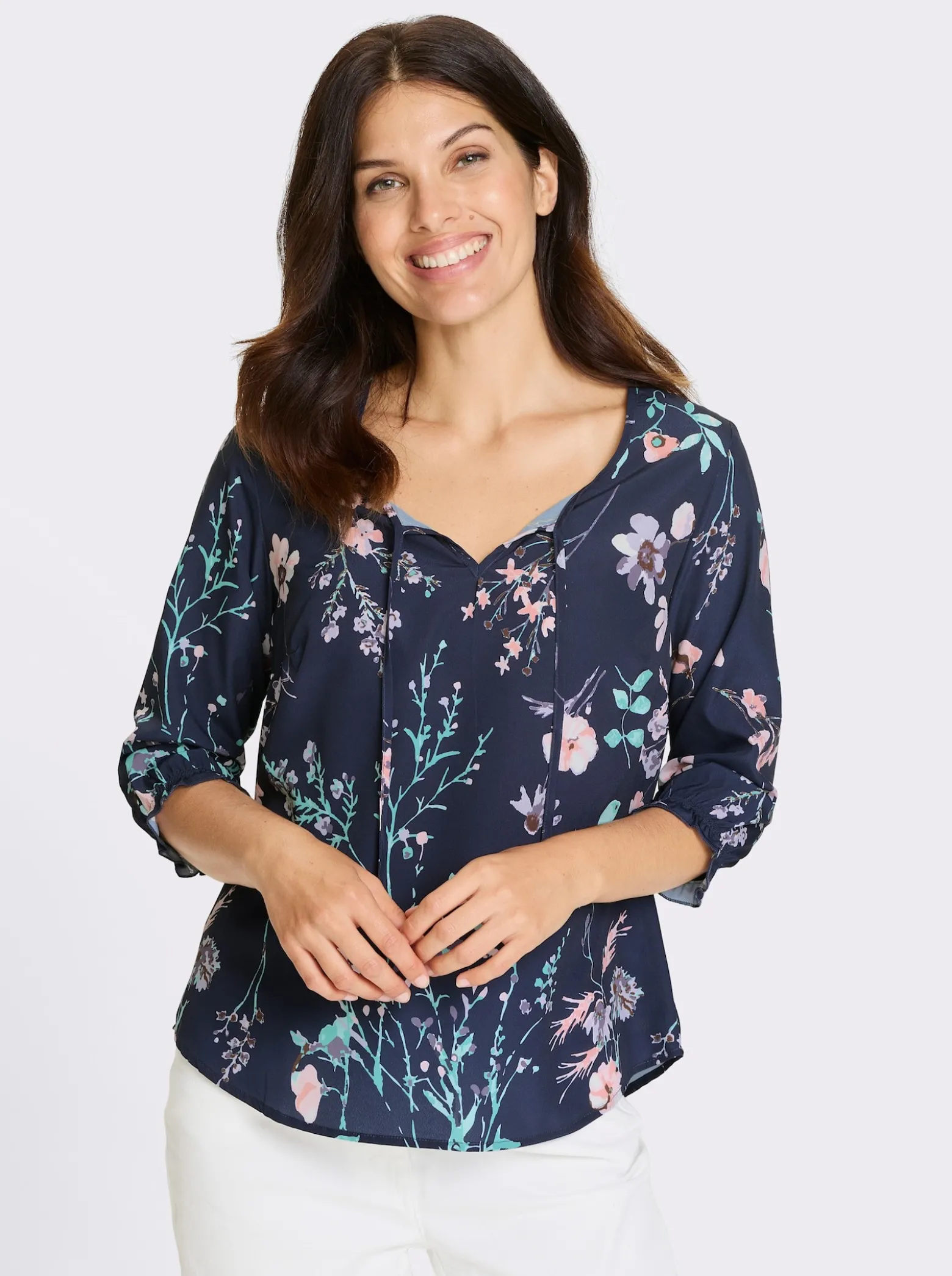 Schlupf-Bluse mit Rüschen an den Ärmelabschlüssen