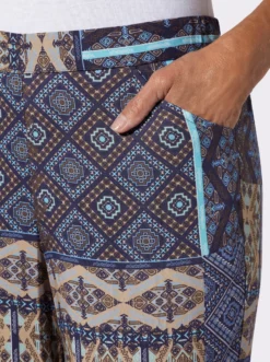 Schlupfhose im Patchwork-Dessin