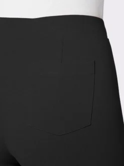 Schlupfhose in schmaler Schnittführung