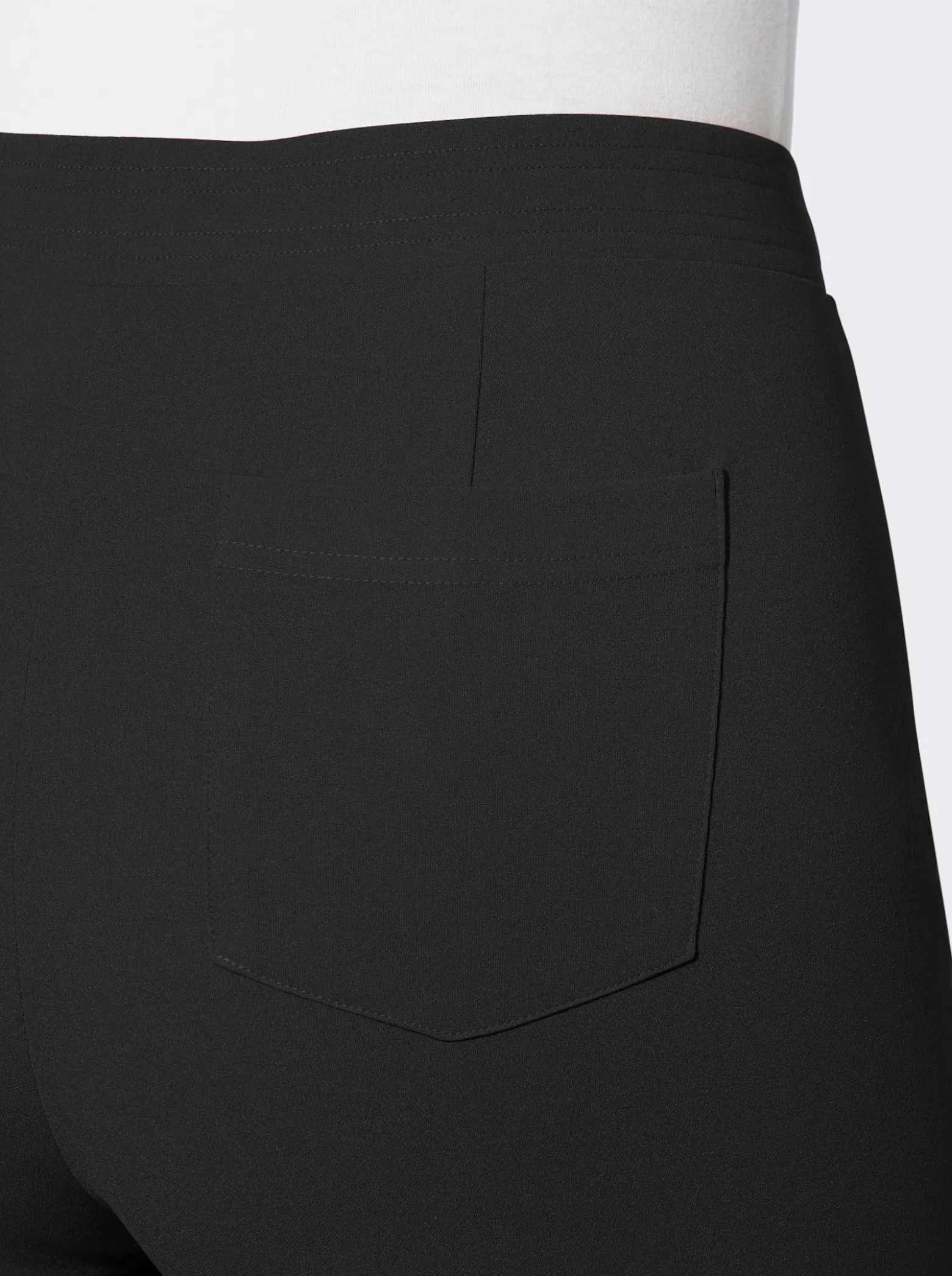 Schlupfhose in schmaler Schnittführung