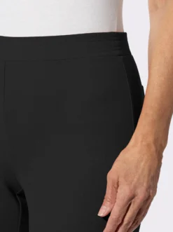 Schlupfhose in schmaler Schnittführung