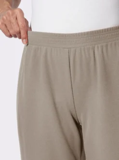 Schlupfhose in weiter Form