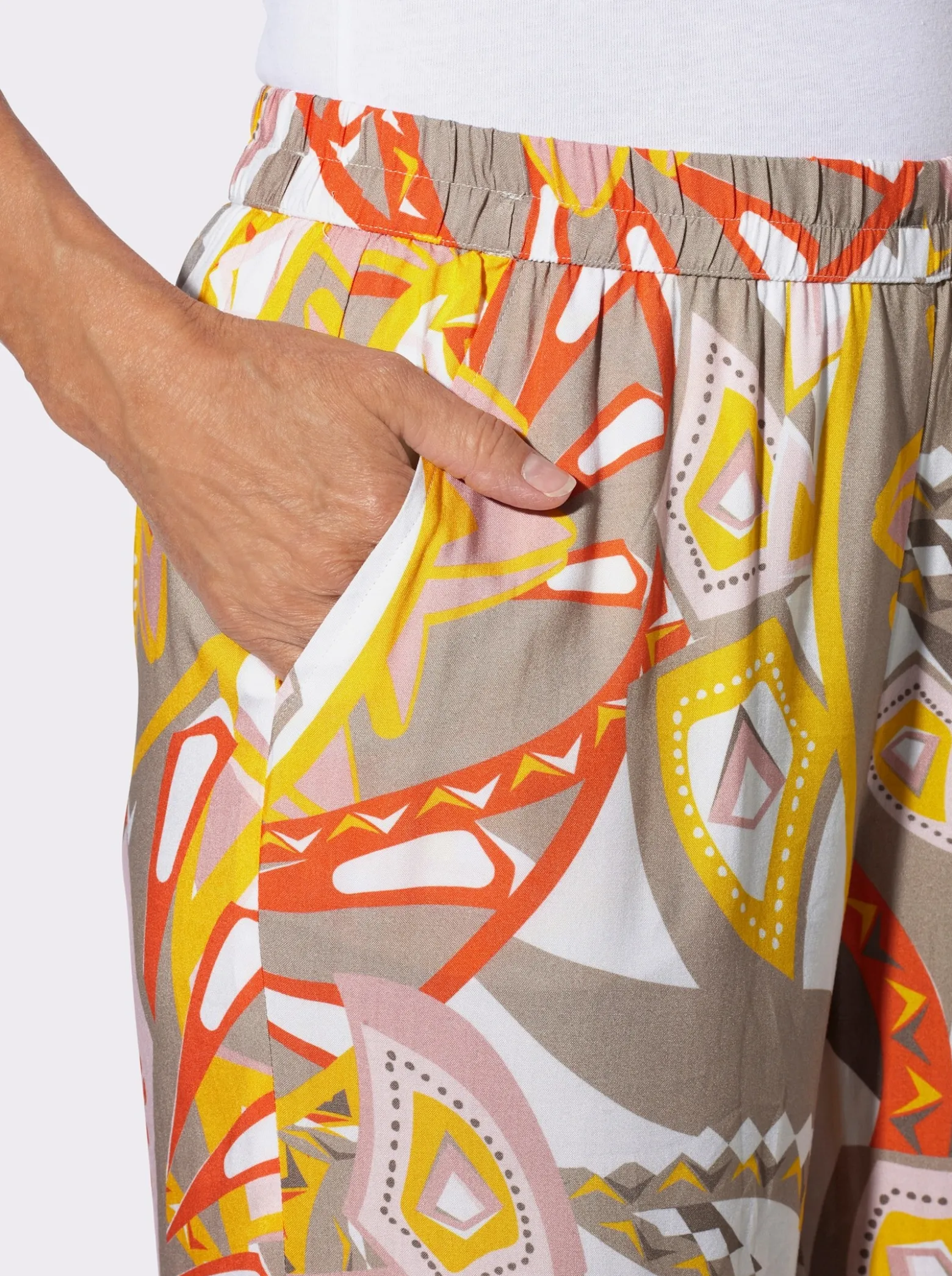 Schlupfhose in weiter Form