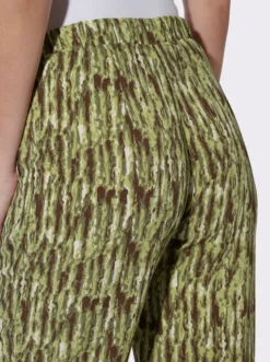 Schlupfhose mit weitem Bein