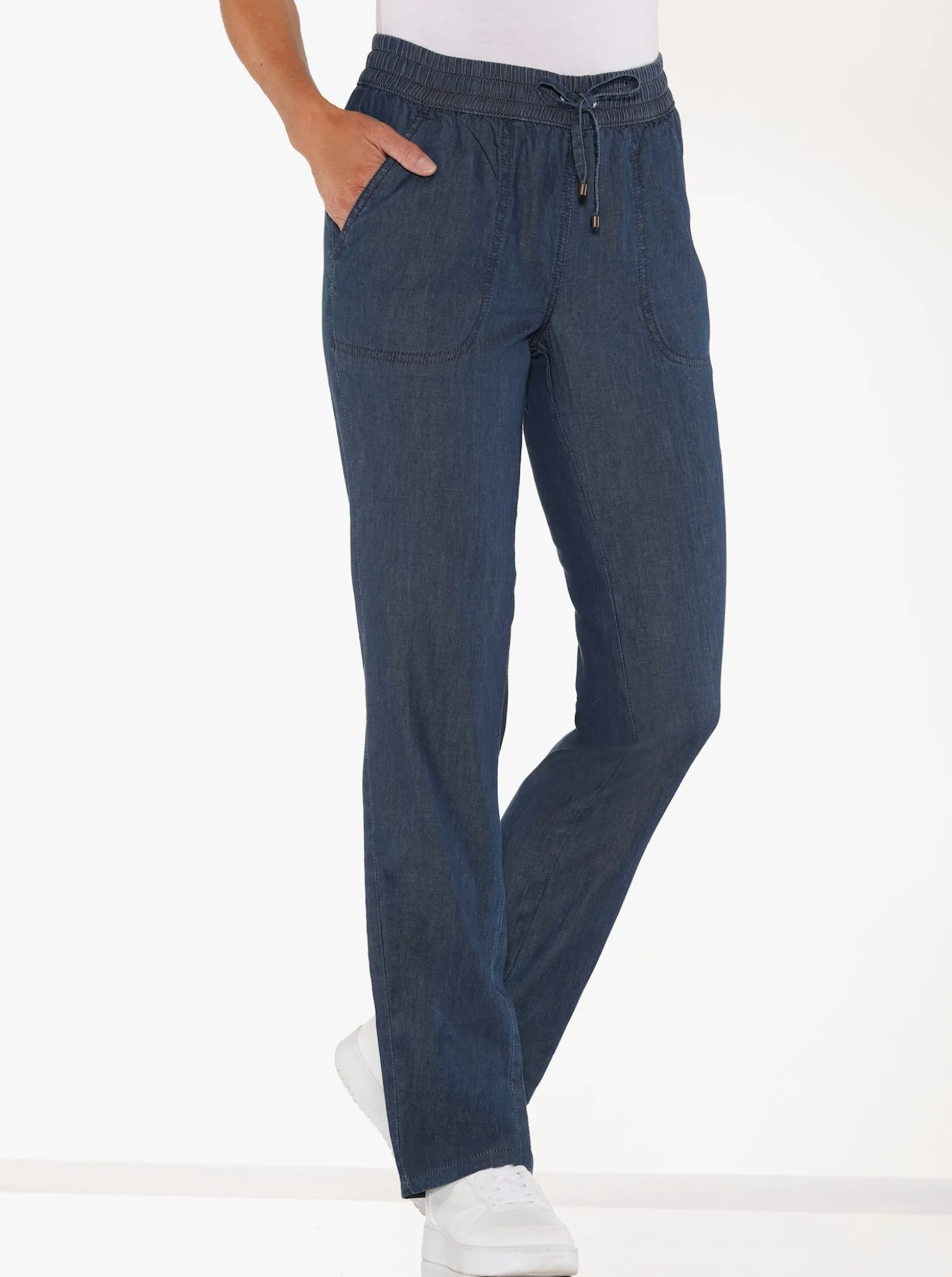 Schlupfjeans mit gesmoktem Bund
