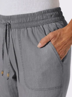 Schlupfjeans mit gesmoktem Bund