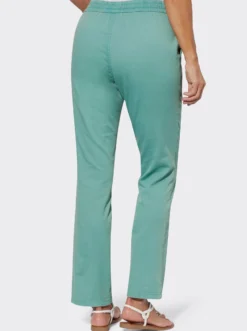 Schlupfjeans mit gesmoktem Bund