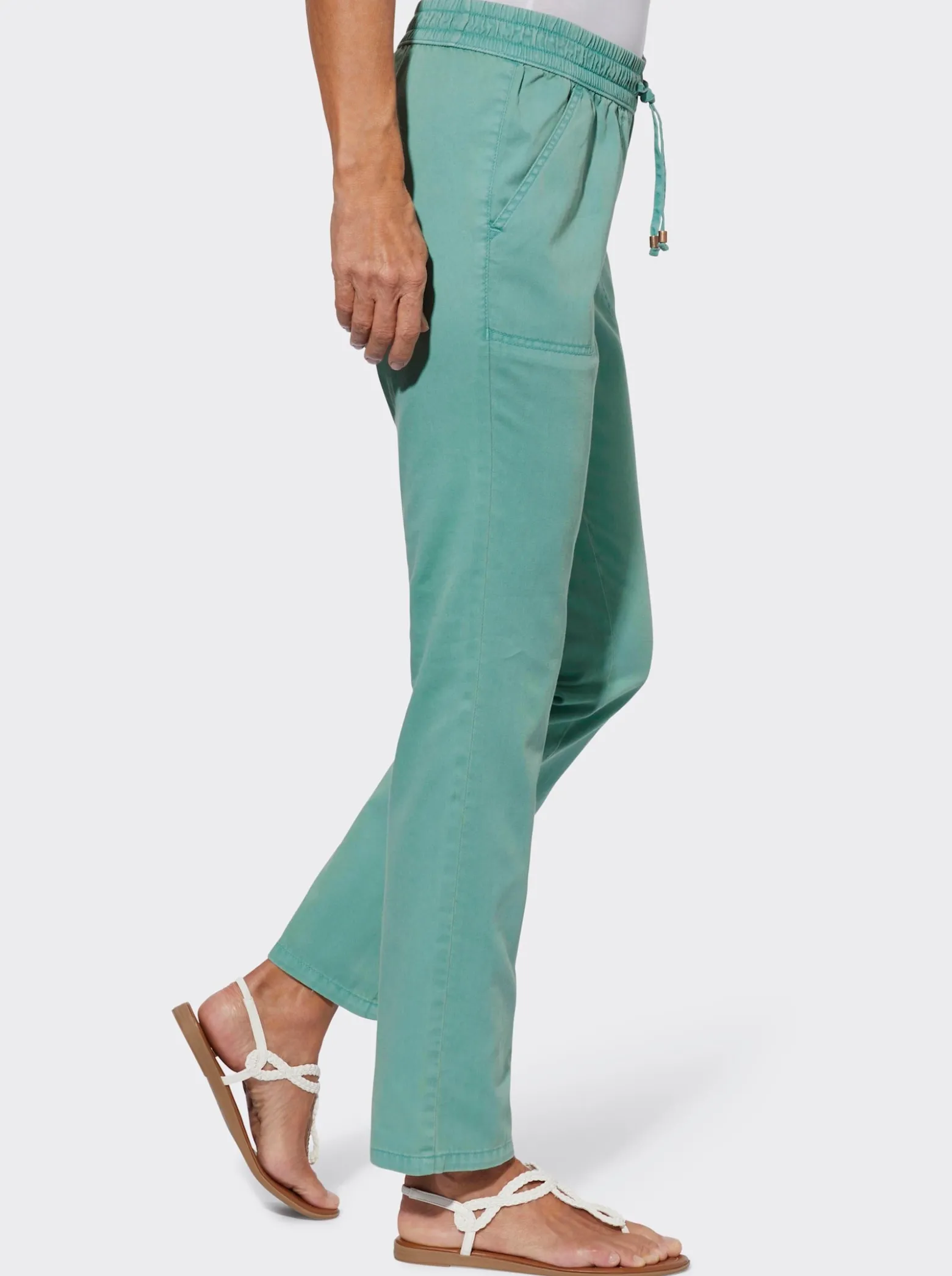Schlupfjeans mit gesmoktem Bund