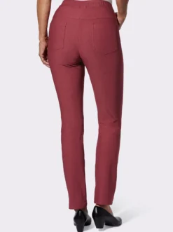 Schlupfjeans mit schmal geschnittenen Beinen