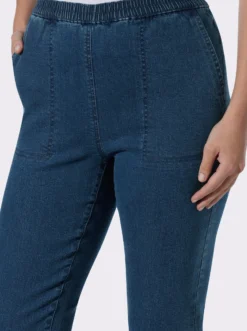 Schlupfjeans mit schrägen Taschen