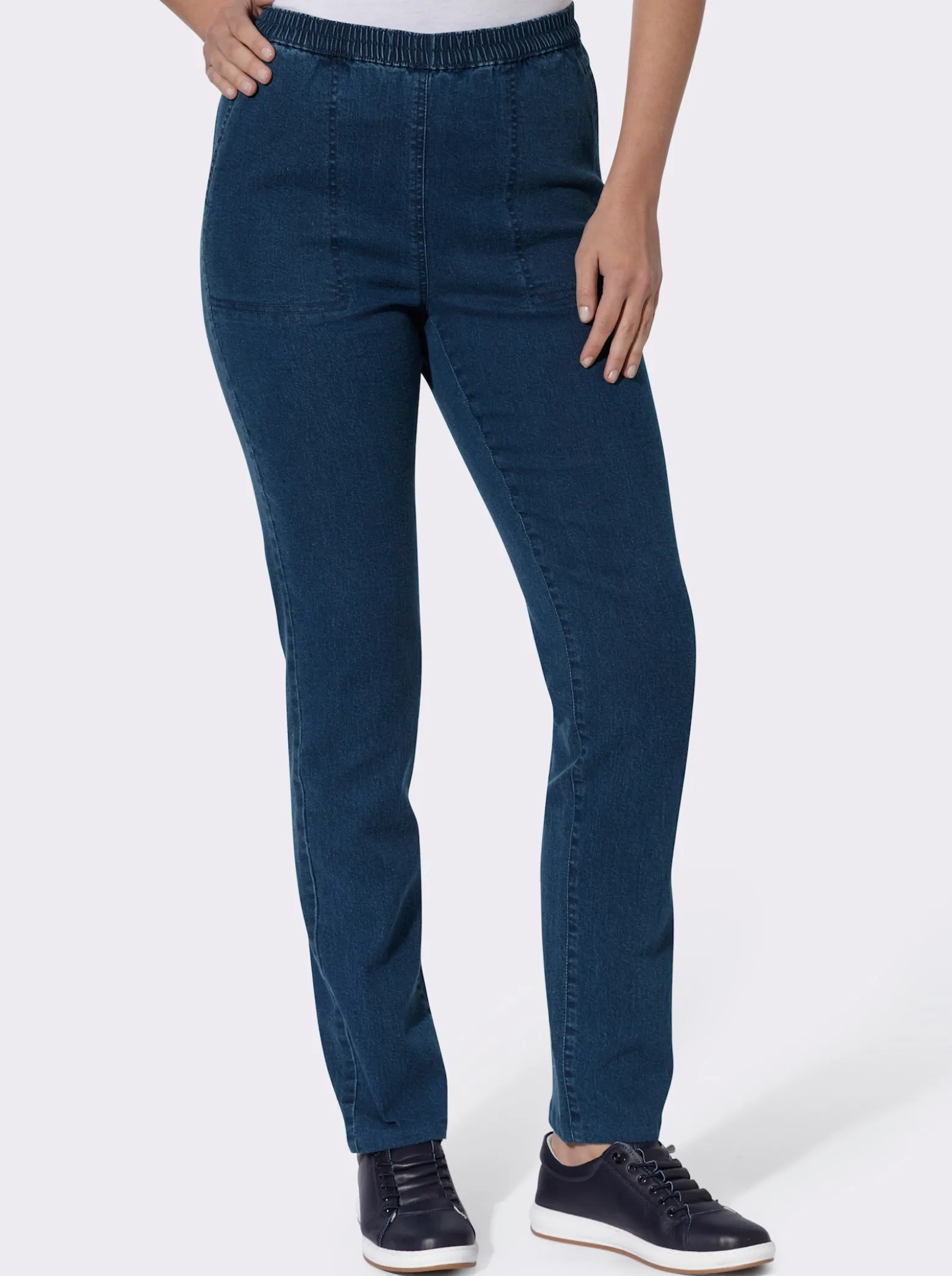 Schlupfjeans mit schrägen Taschen