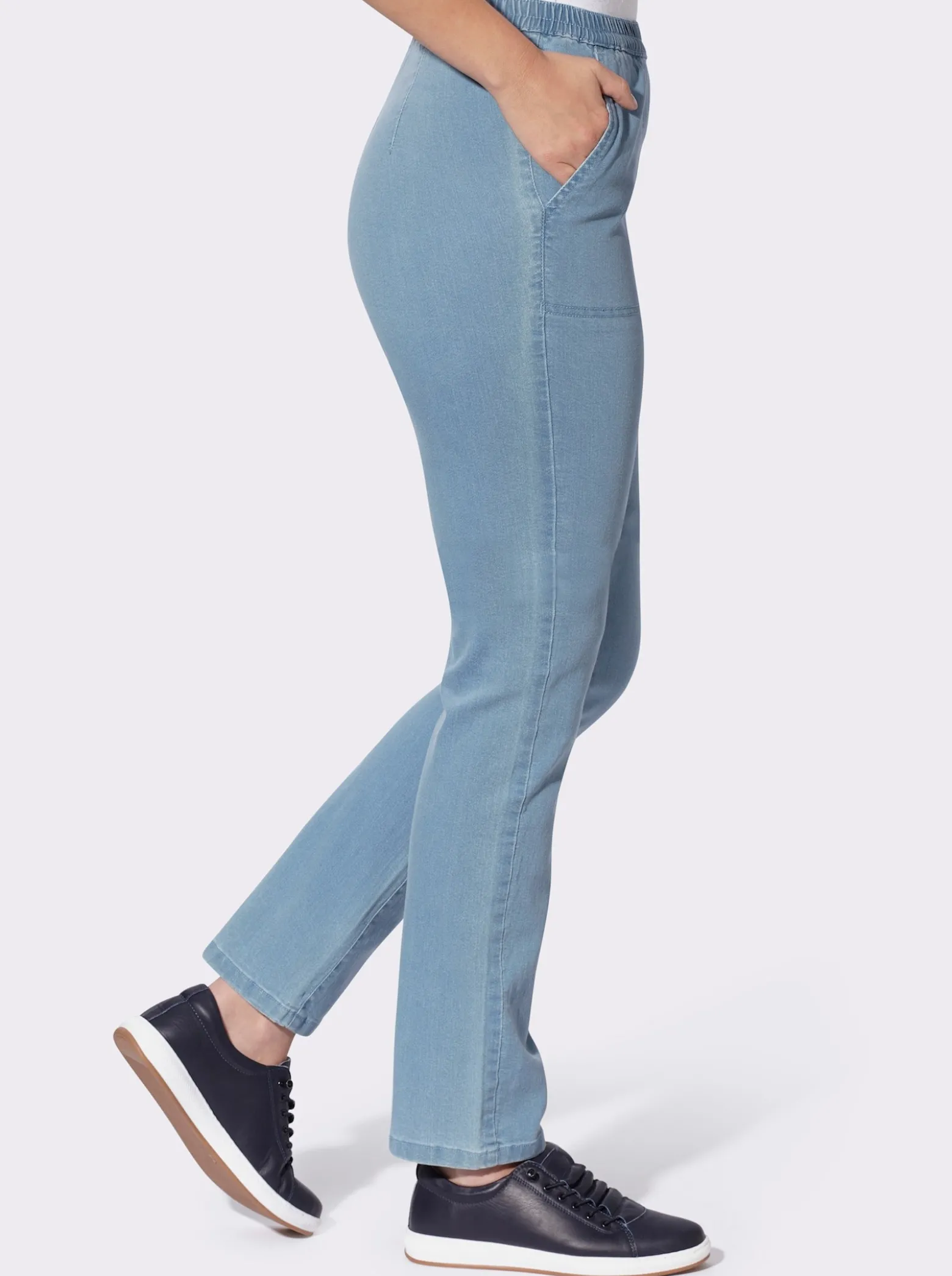 Schlupfjeans mit schrägen Taschen
