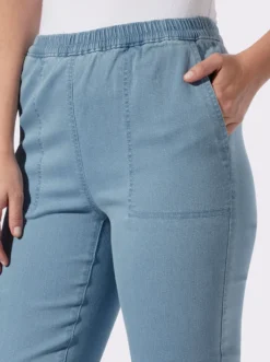 Schlupfjeans mit schrägen Taschen