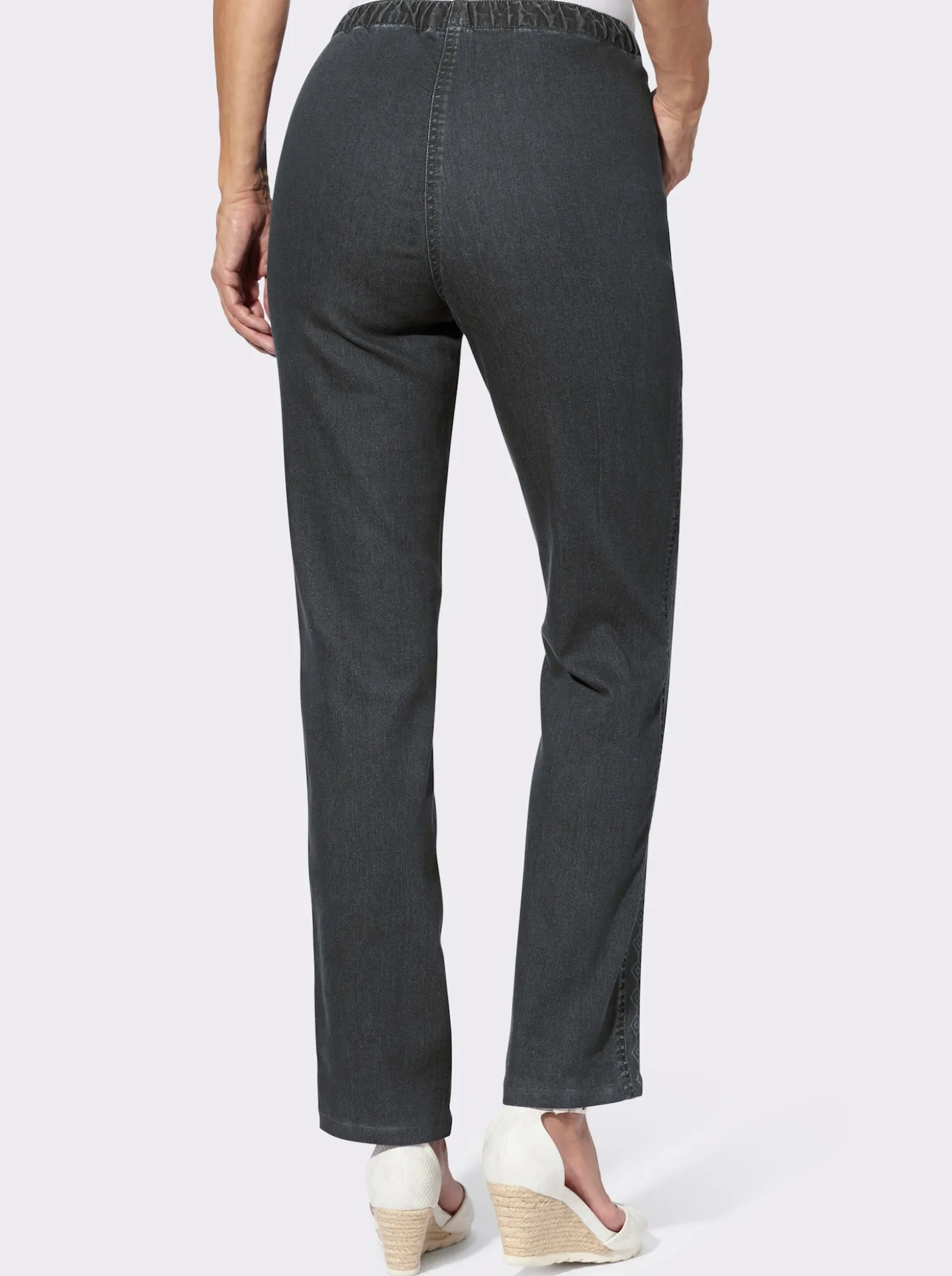 Schlupfjeans mit seitlichem Druck