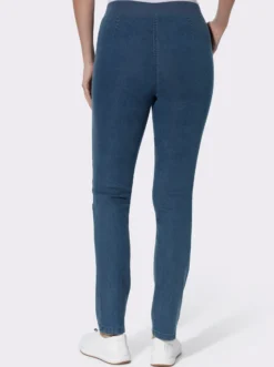 Schlupfjeans mit Ösen und Zierband