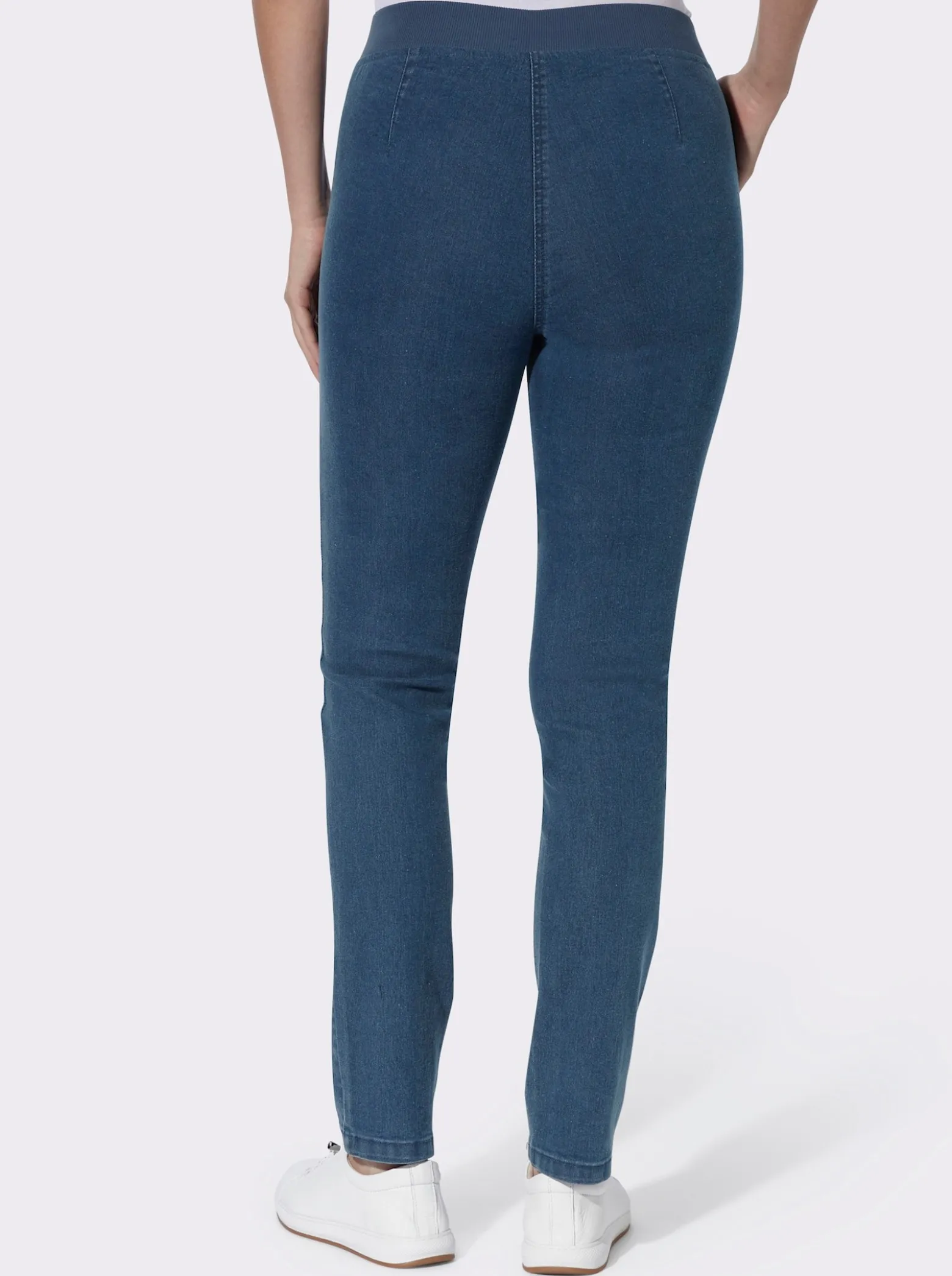 Schlupfjeans mit Ösen und Zierband