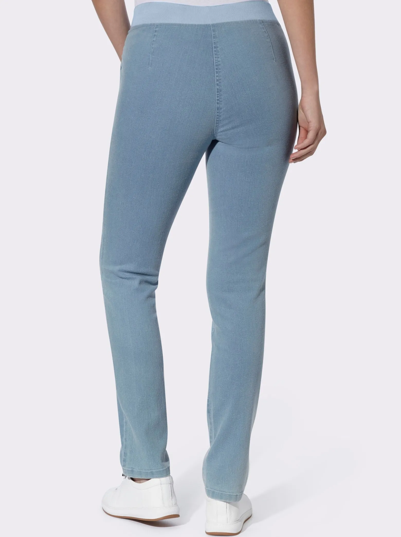 Schlupfjeans mit Ösen und Zierband