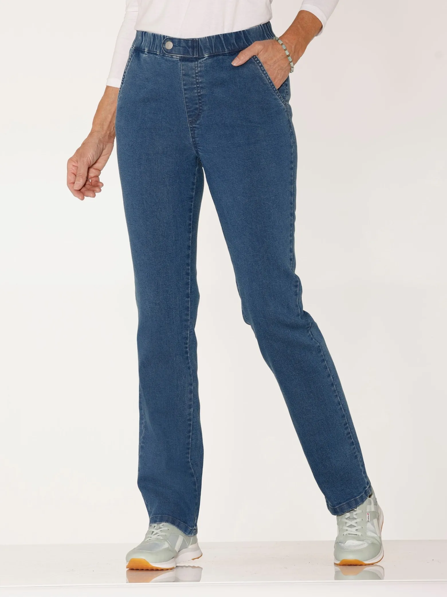 Schlupfjeans mit 2 Taschen vorne